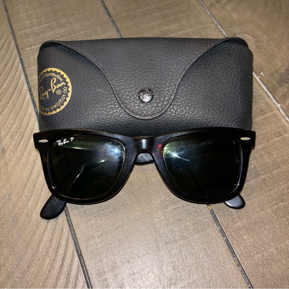 Ray Ban Polarized Wayfarer Classic Sunglasses